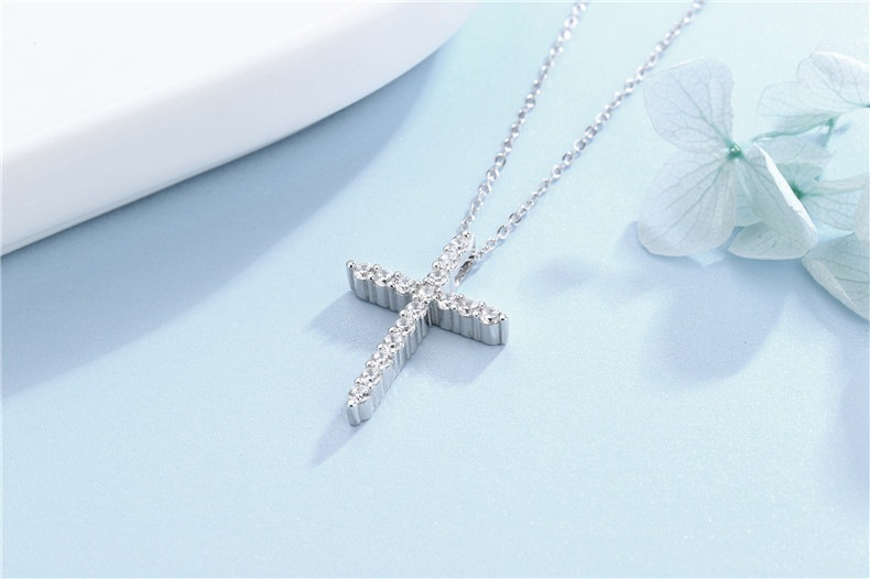 S925 Cross Necklace – Pavé Crystal Pendant with Chain