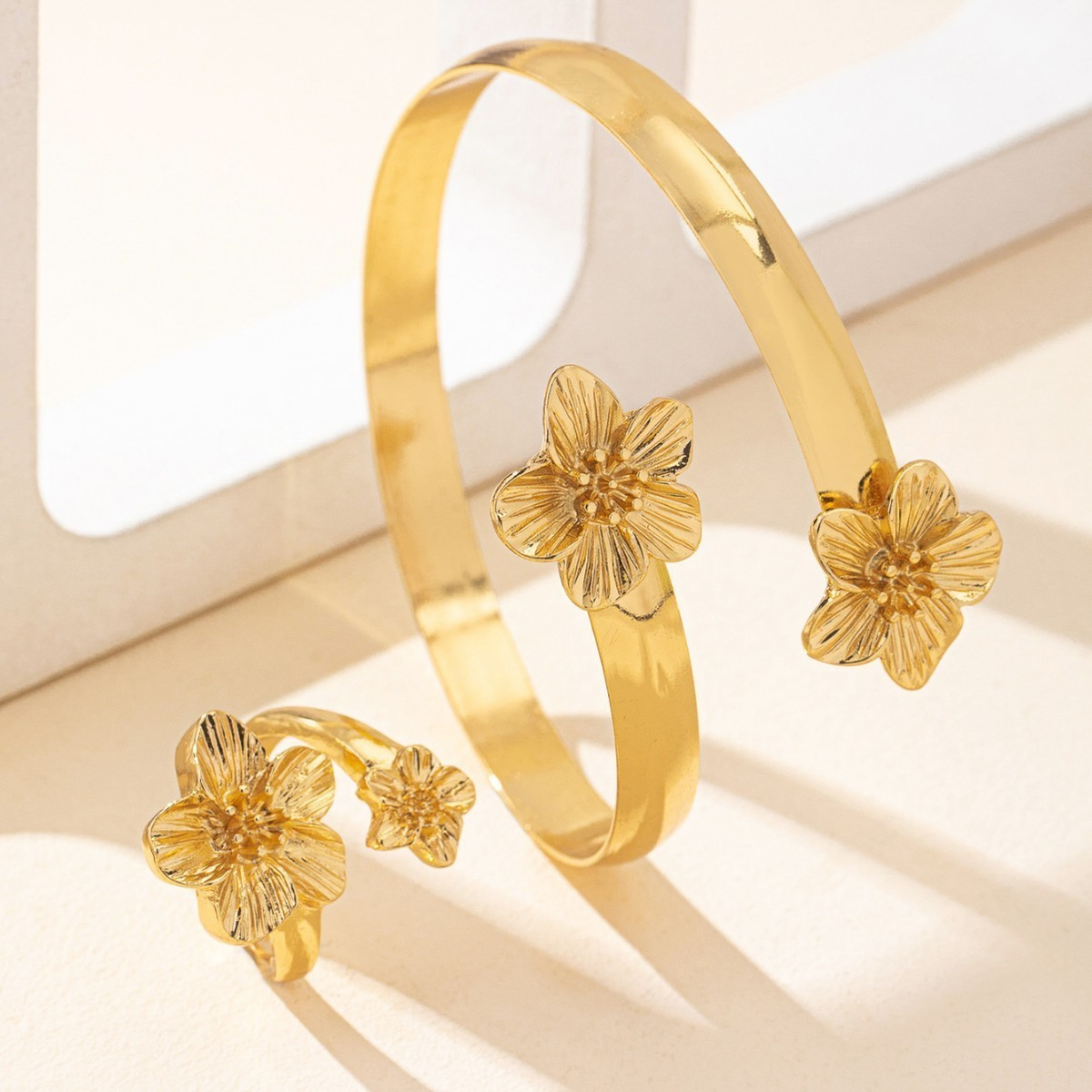 Flower Bracelet & Ring Set – 2-Piece Jewelry Set in Gold & Silver