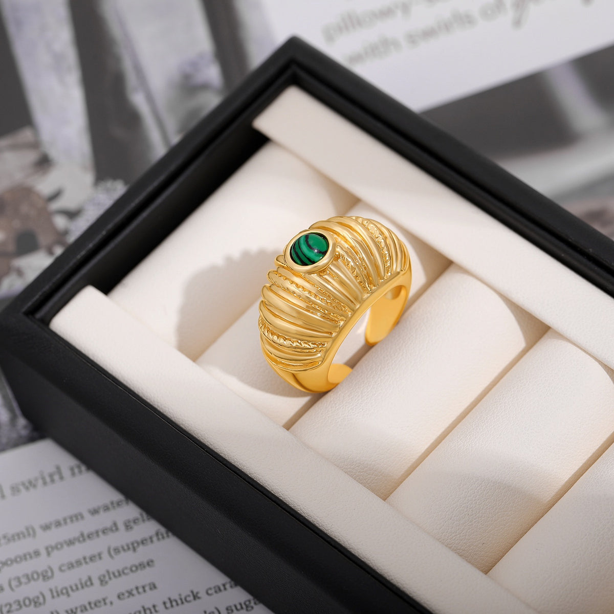 Vintage Malachite Dome Ring – Chunky Gold Ribbed Statement Ring