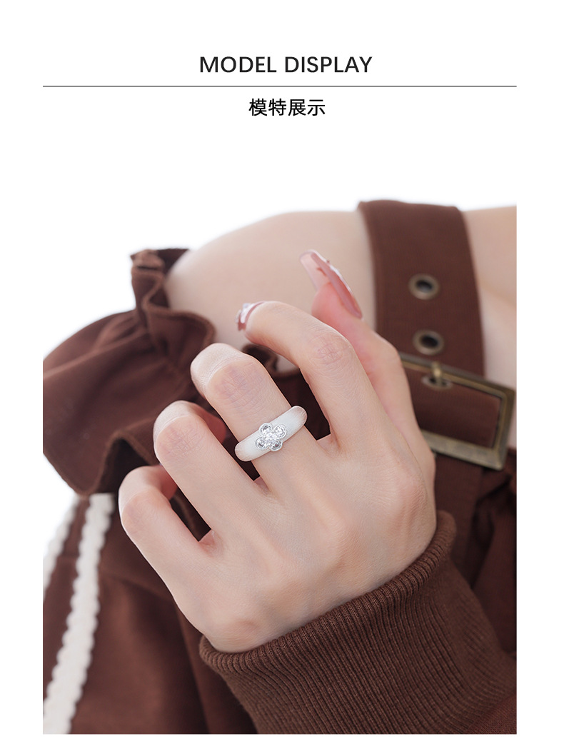 Chunky Quatrefoil Zircon Ring – Matte Floral Statement Ring in Gold & Silver