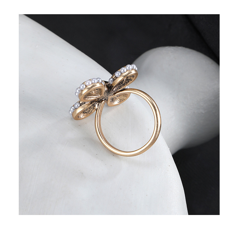 Vintage Cross Flower Ring – Black Glass & Pearl Baroque Ring