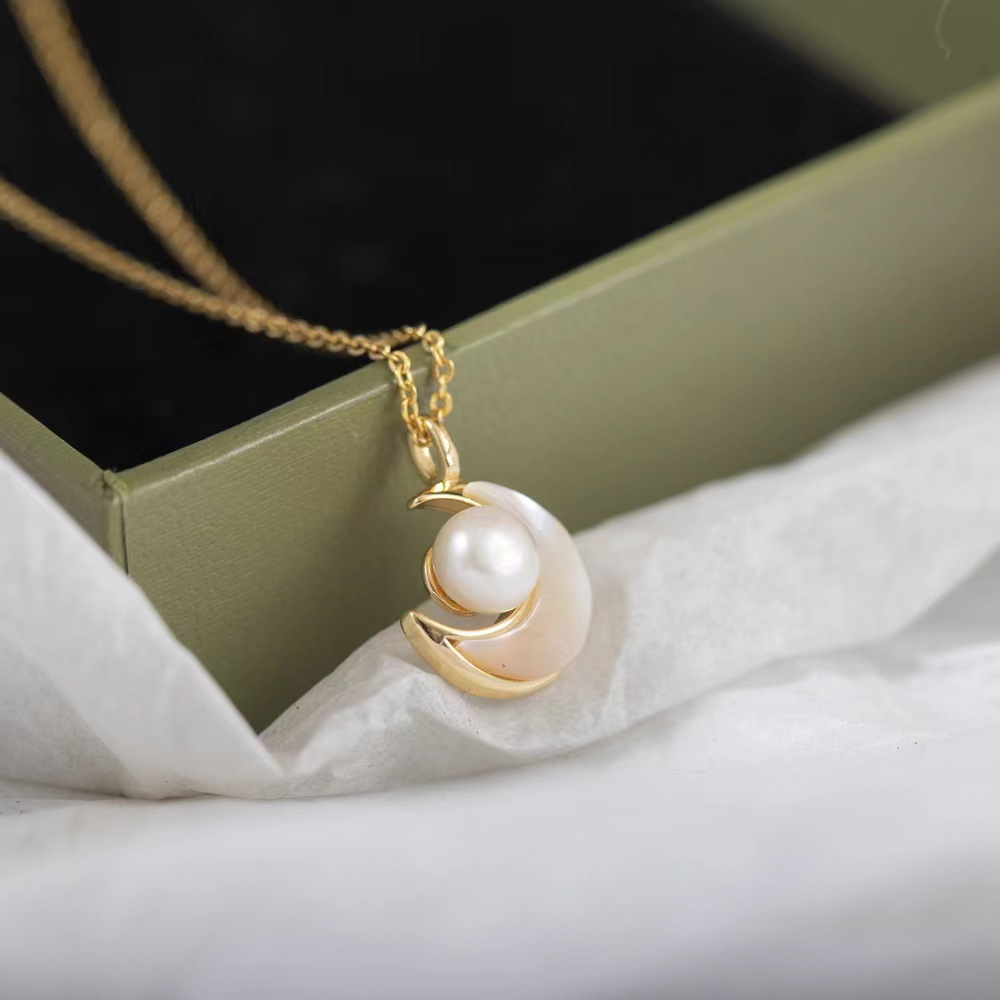 Moon Pearl Necklace – 18K Gold Plated Freshwater Pearl Pendant