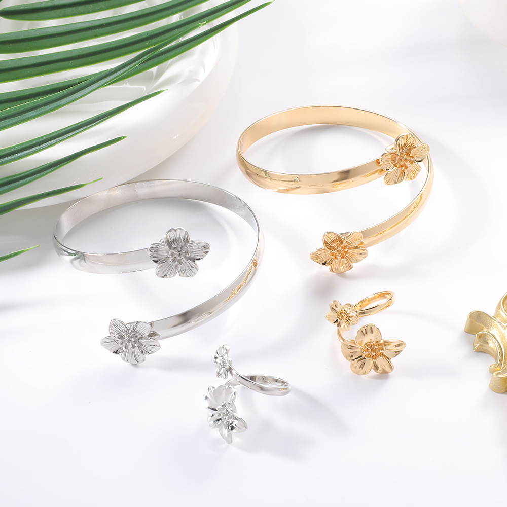 Flower Bracelet & Ring Set – 2-Piece Jewelry Set in Gold & Silver