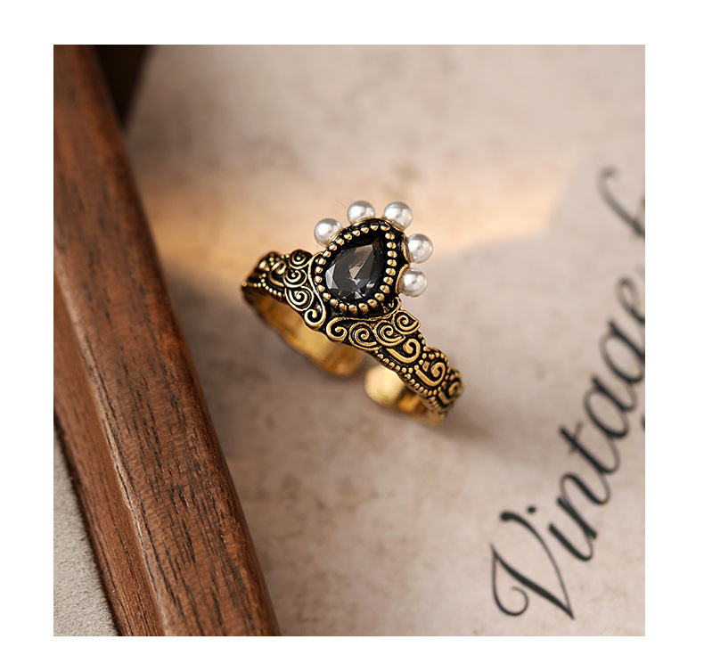 Vintage Court Pearl Ring – Antique Gold Black Stone Ring