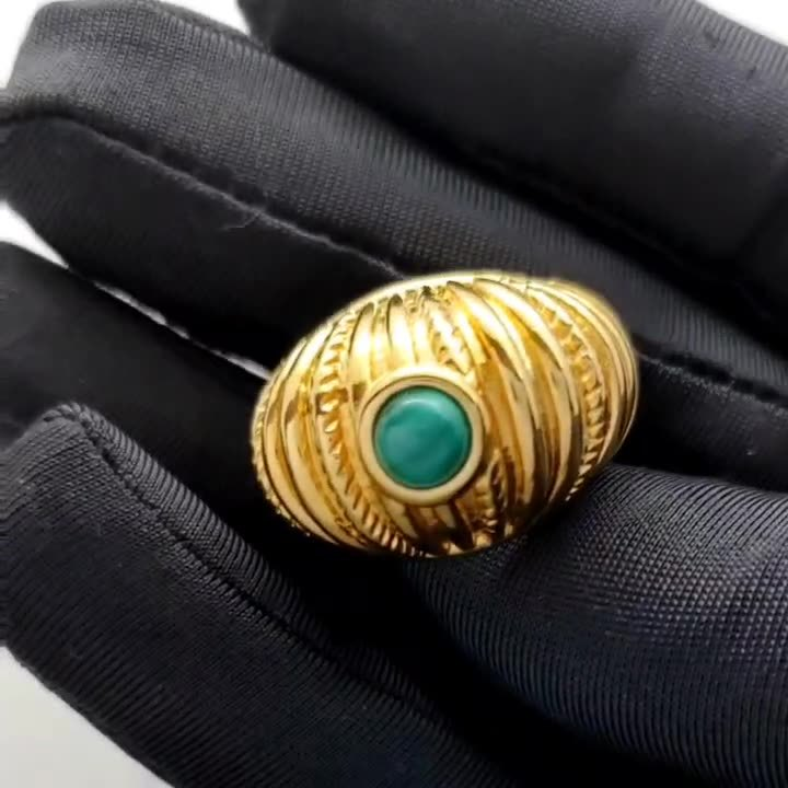 Vintage Malachite Dome Ring – Chunky Gold Ribbed Statement Ring