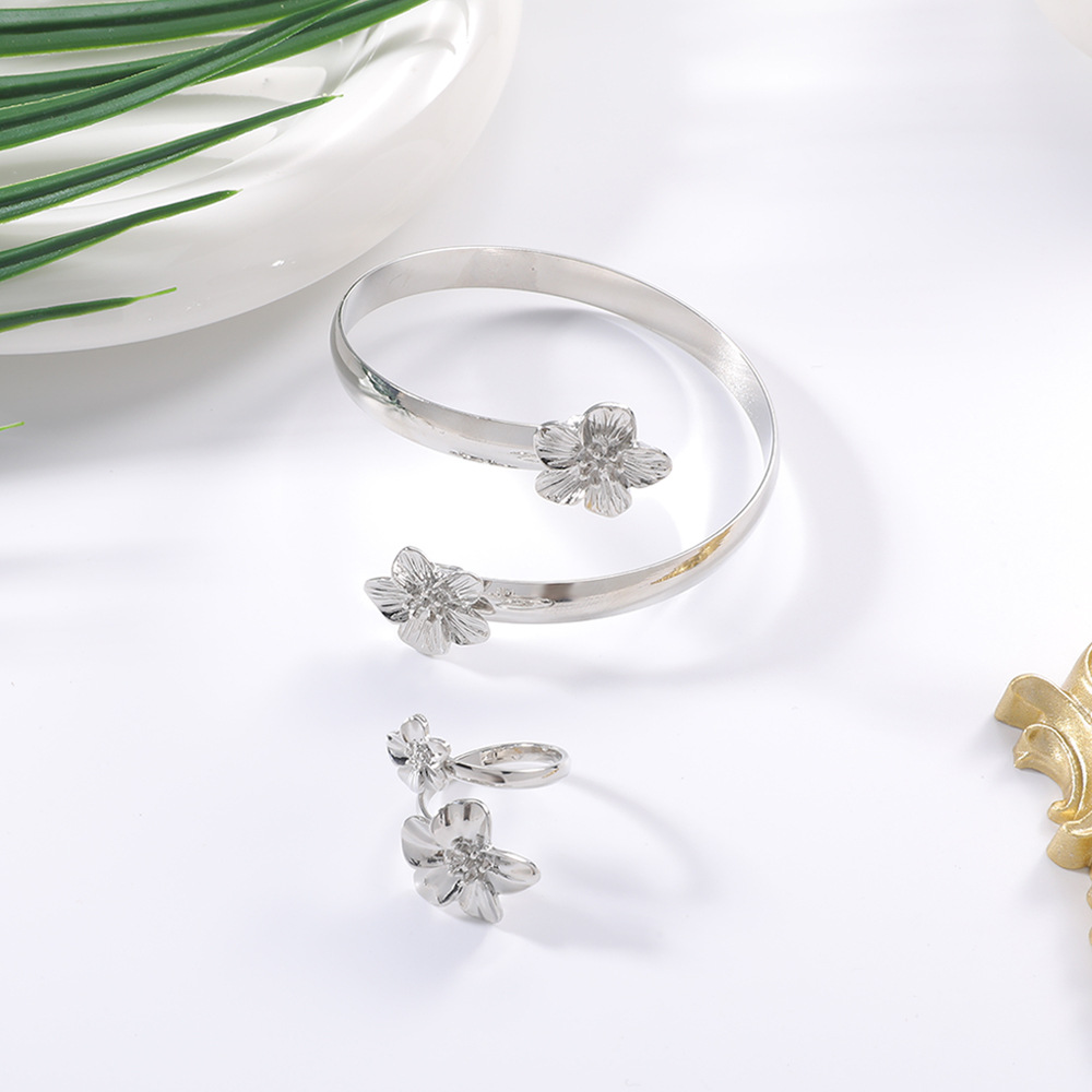 Flower Bracelet & Ring Set – 2-Piece Jewelry Set in Gold & Silver