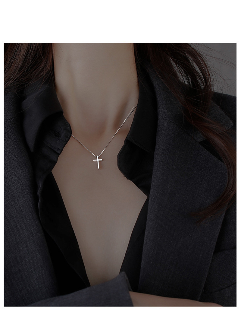 Minimalist Cross Necklace – Titanium Steel in Silver & Gold