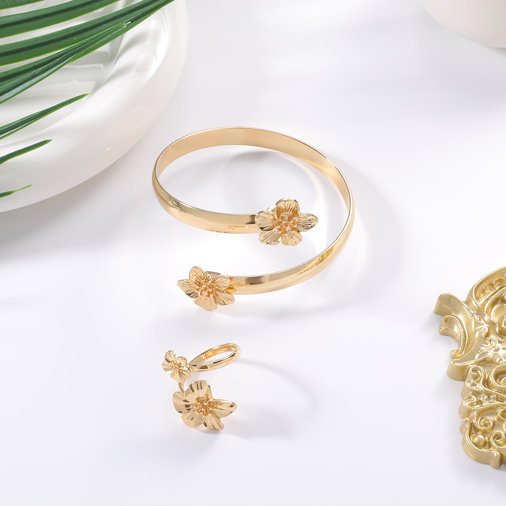 Flower Bracelet & Ring Set – 2-Piece Jewelry Set in Gold & Silver