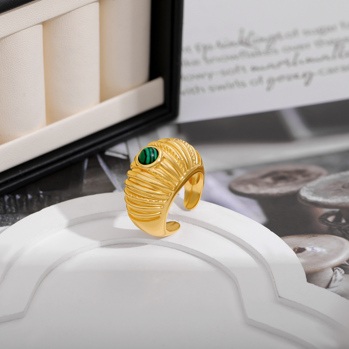 Vintage Malachite Dome Ring – Chunky Gold Ribbed Statement Ring