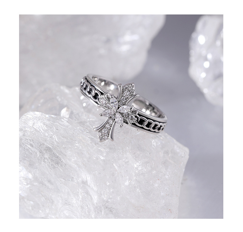 Gothic Cross Ring – Vintage Silver Zircon Cross Ring