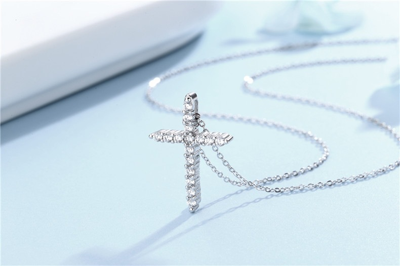 S925 Cross Necklace – Pavé Crystal Pendant with Chain