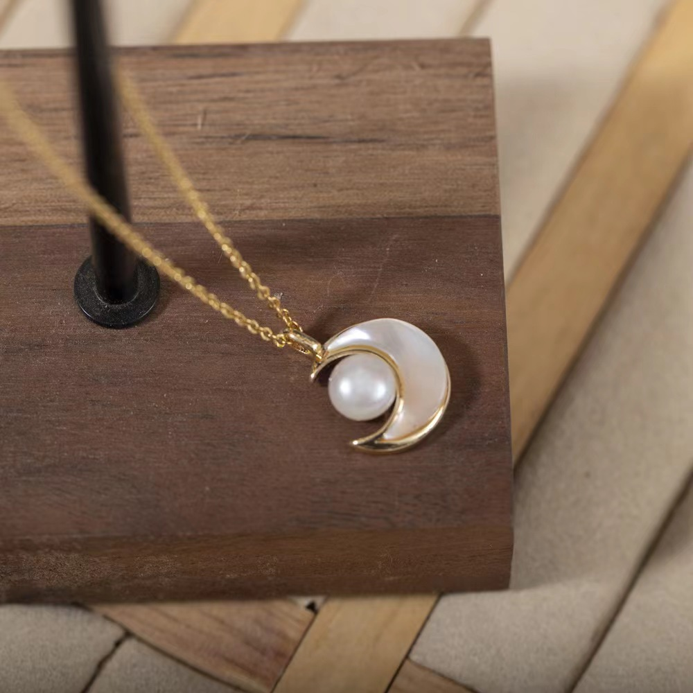 Moon Pearl Necklace – 18K Gold Plated Freshwater Pearl Pendant