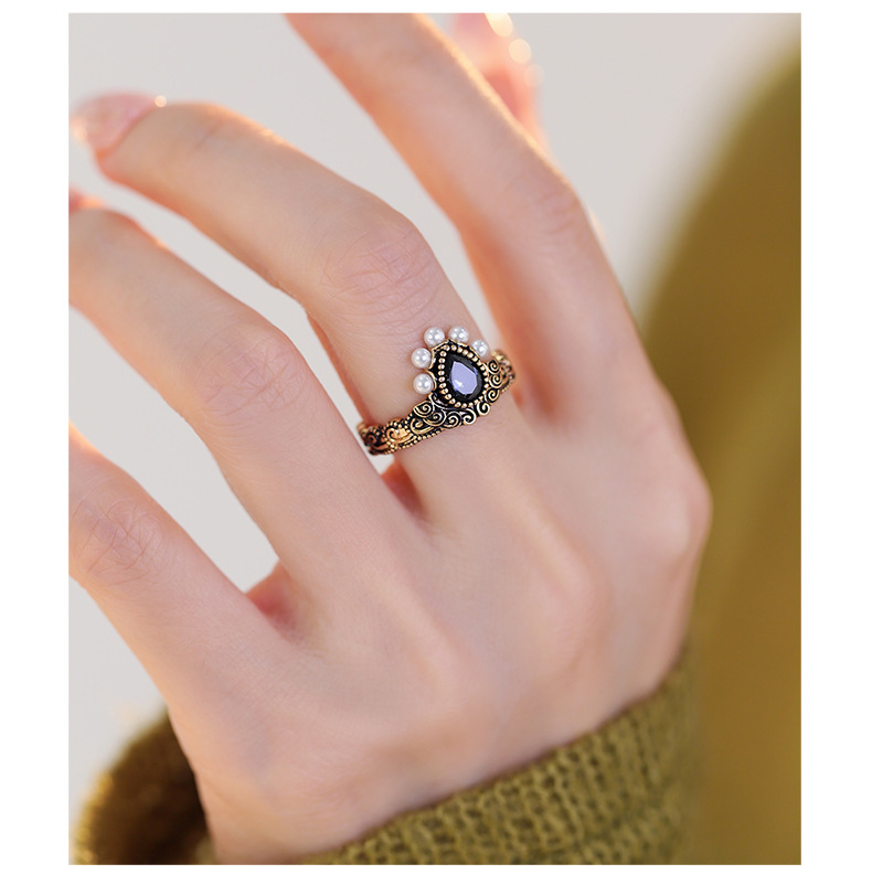 Vintage Court Pearl Ring – Antique Gold Black Stone Ring