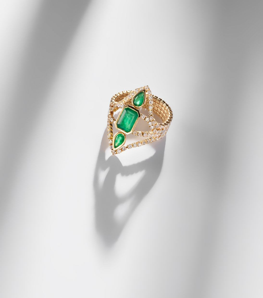Emerald Green Zircon Ring – Vintage Gold V-Band Statement Ring