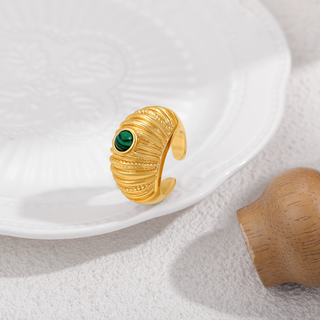Vintage Malachite Dome Ring – Chunky Gold Ribbed Statement Ring