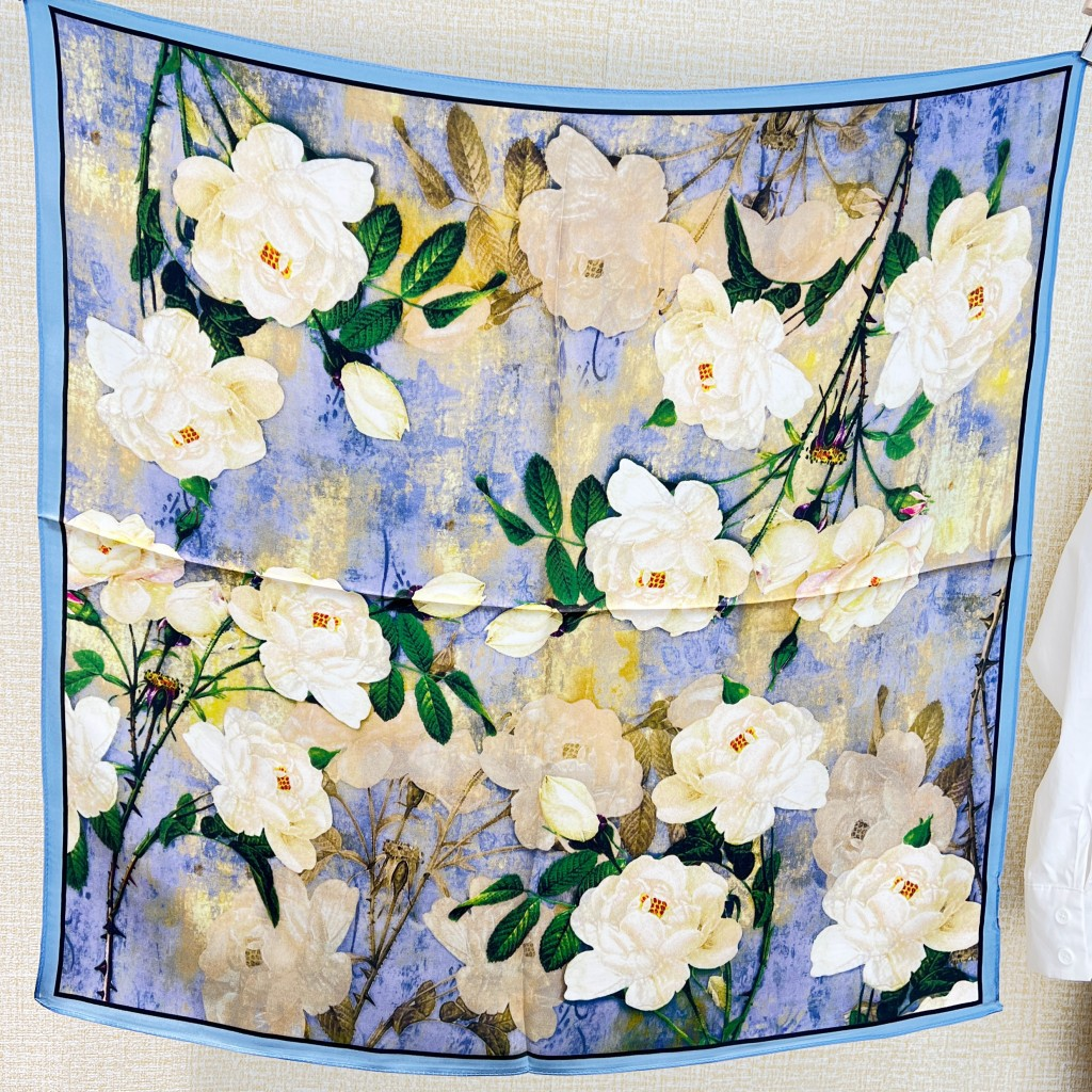 Nordic Oil-Painting Camellia Silk Square Scarf - 68 x 68 cm