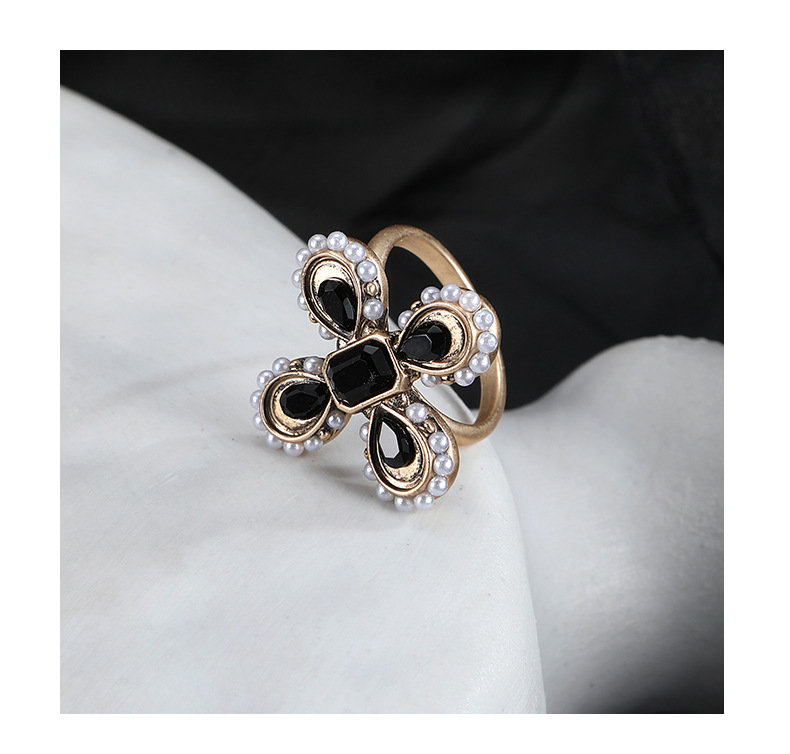Vintage Cross Flower Ring – Black Glass & Pearl Baroque Ring