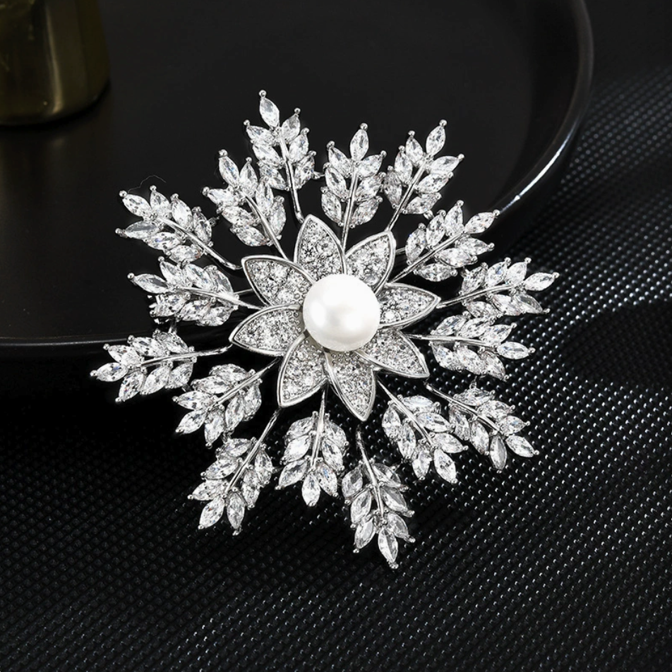Snowflake pearl brooch pin – silver white, front view