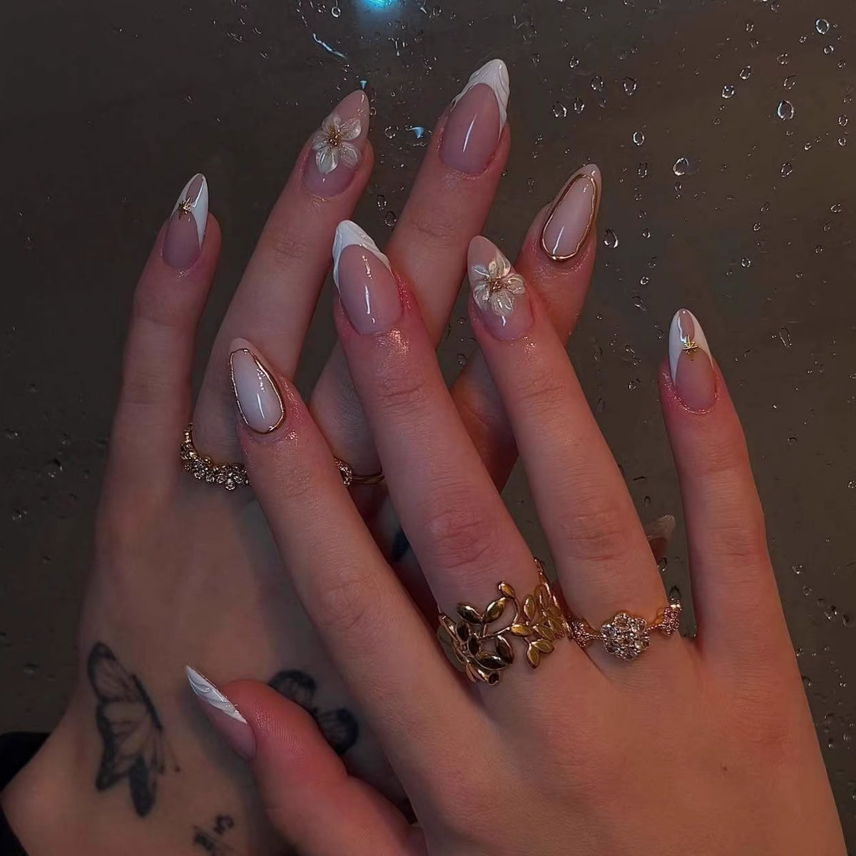 White Flower & Gold-Look French press-on nail design, style Z197