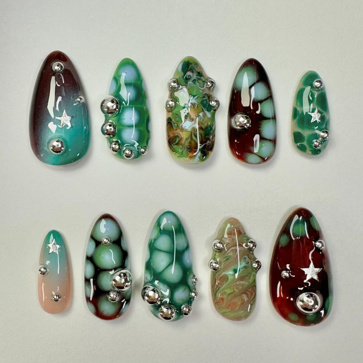 Emerald Marble-Look & Beads press-on nail design, style Z365