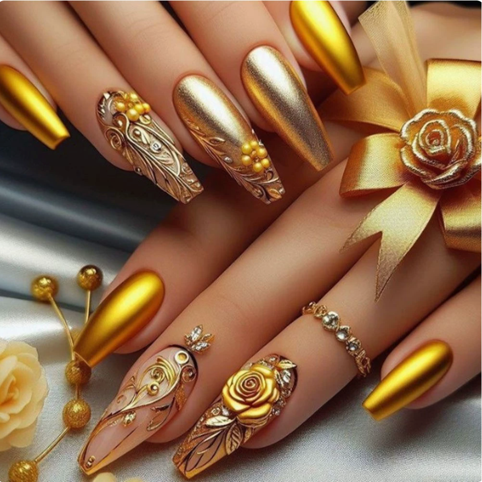 Ornate Gold-Look press-on nail design, style Y383