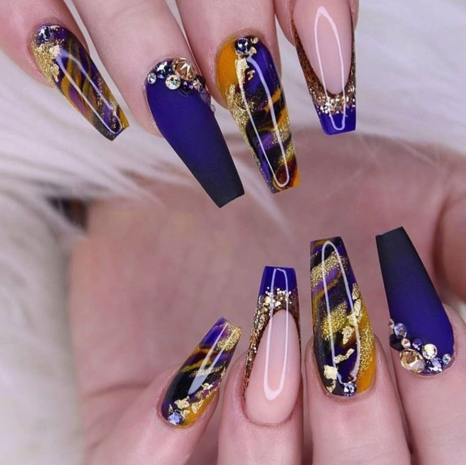 Purple Marble-Look press-on nail design, style Z368